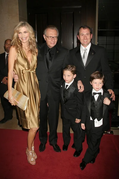 Shawn Southwick, Larry King e Larry King Jr. com a família — Fotografia de Stock