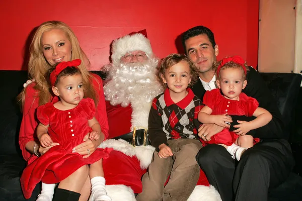 Cindy Margolis con Guy Starkman y sus hijos Sabrina, Nicholas y Sierra —  Fotos de Stock