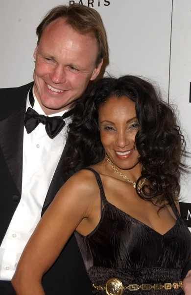 Julie Brown and husband Martin — Stock Photo, Image