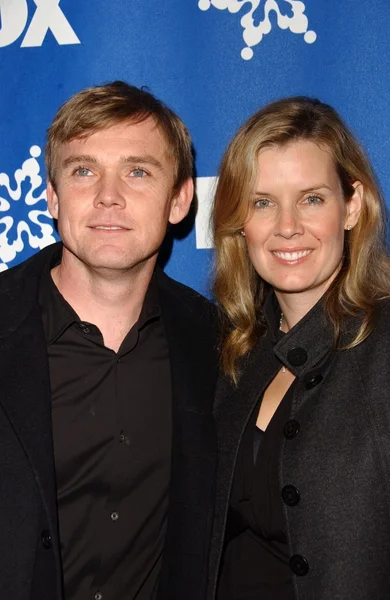 Rick Schroder e esposa Andrea — Fotografia de Stock