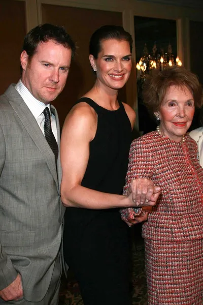 Chris Henchy com Brooke Shields e Nancy Reagan — Fotografia de Stock