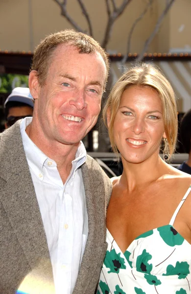 John C. McGinley and fiancee Nicole — Stock Photo, Image