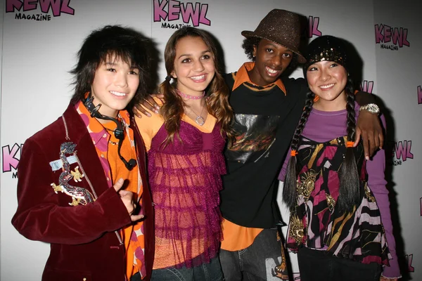 Jade Gilley and Boo Boo Stewart with Taylor Mckinney and Miki Ishikawa — Stock Photo, Image