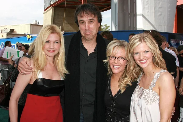 Susan Yeagley and Kevin Nealon with Rachael Harris and Arden Myrin — Stock Photo, Image