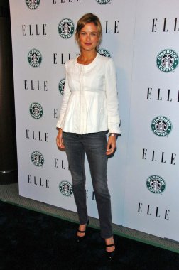 Elle'in yeşil sayı denize indirmek eğlenti