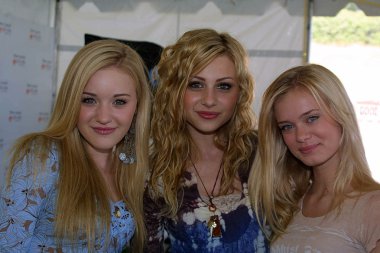 michalka Amanda (AJ), alyson michalka (aly) ve sara paxton