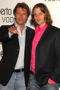 Roberto cavalli votka denize indirmek eğlenti