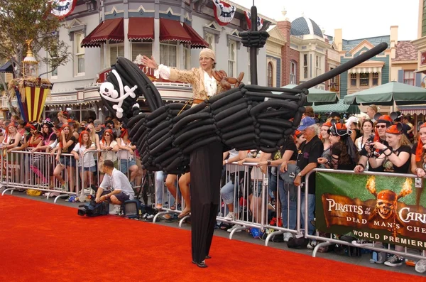 Estreno de Disney "Piratas del Caribe: El pecho del hombre muerto" —  Fotos de Stock