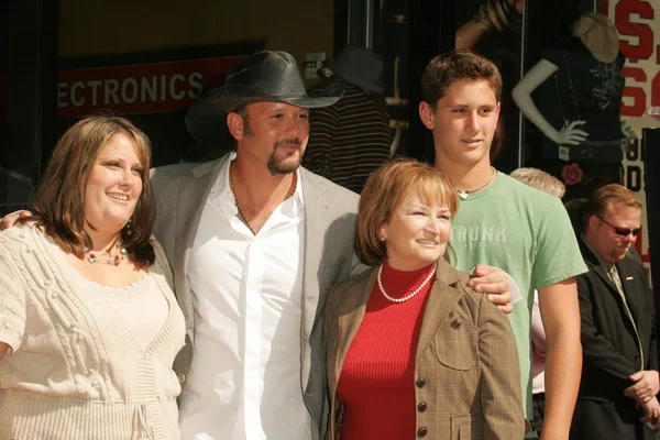Tim McGraw and family — Stock Photo, Image