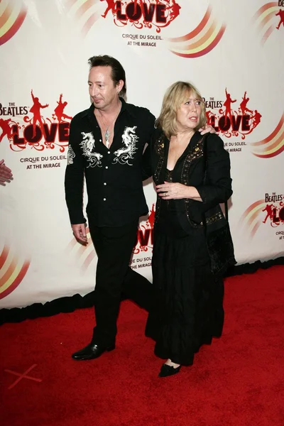 Julian lennon och cynthia lennon — Stockfoto