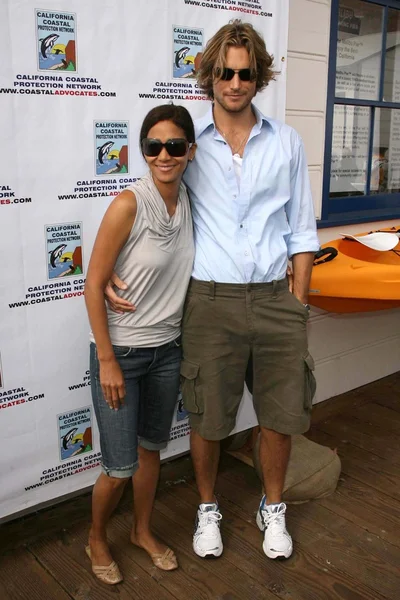 Halle Berry and Gabriel Aubry — Stock Photo, Image