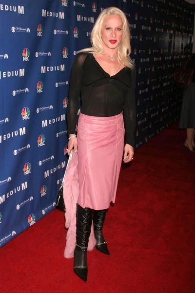 Alexis Arquette alla festa autunnale della NBC per il dramma di successo Medium. Stephen Cohen Gallery, Beverly Hills, CA. 10-26-06 — Foto Stock