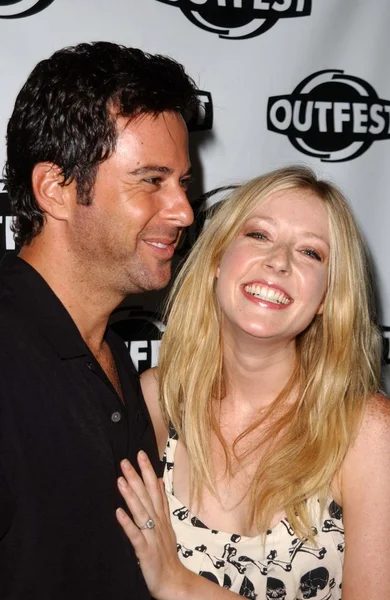 Jonathan Silverman e Jennifer Finnigan — Fotografia de Stock