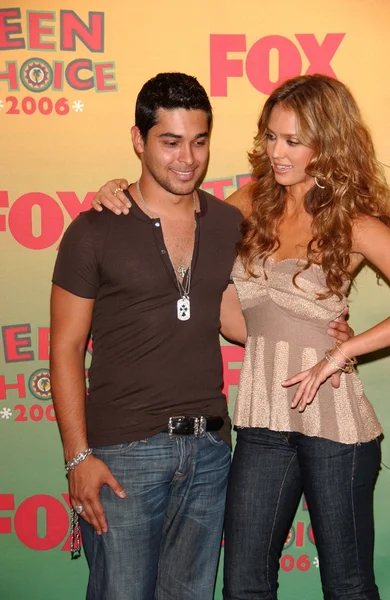 Wilmer valderrama ve jessica alba — Stok fotoğraf