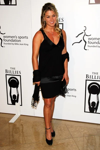 女性のスポーツの基礎は、Billies をプレゼントします。 — ストック写真