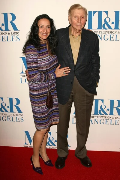 Sumner Redstone and wife Paula — Stock Photo, Image