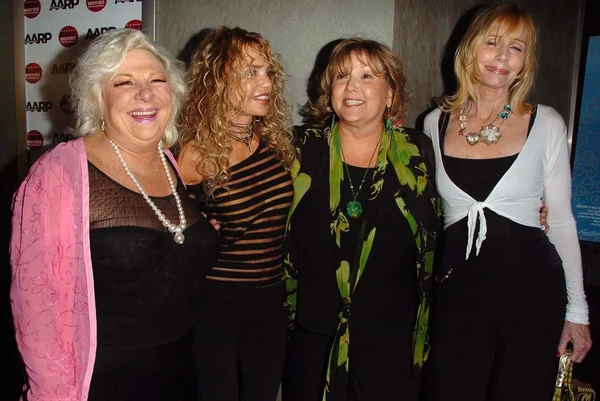 Renee taylor und dyan kanone mit brenda vaccaro und sally kellerman — Stockfoto