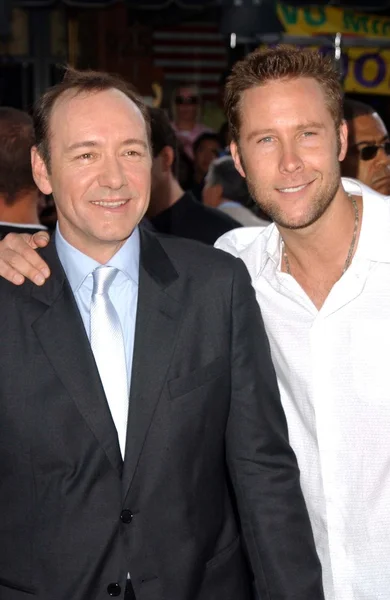 Kevin Spacey and Michael Rosenbaum at the World Premiere of Superman Returns. Mann Village Theater, Westwood, CA. 06-21-06 — Stock Photo, Image