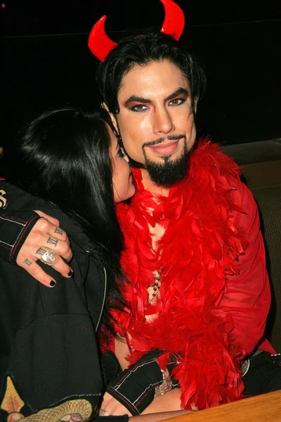 Dave navarro van halloween lingerie en kostuum bal — Stockfoto