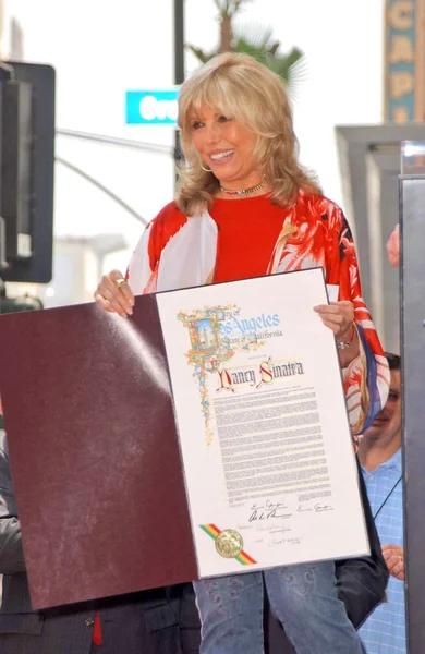 Nancy sinatra hollywoodzkiej Alei sławy ceremonii — Zdjęcie stockowe