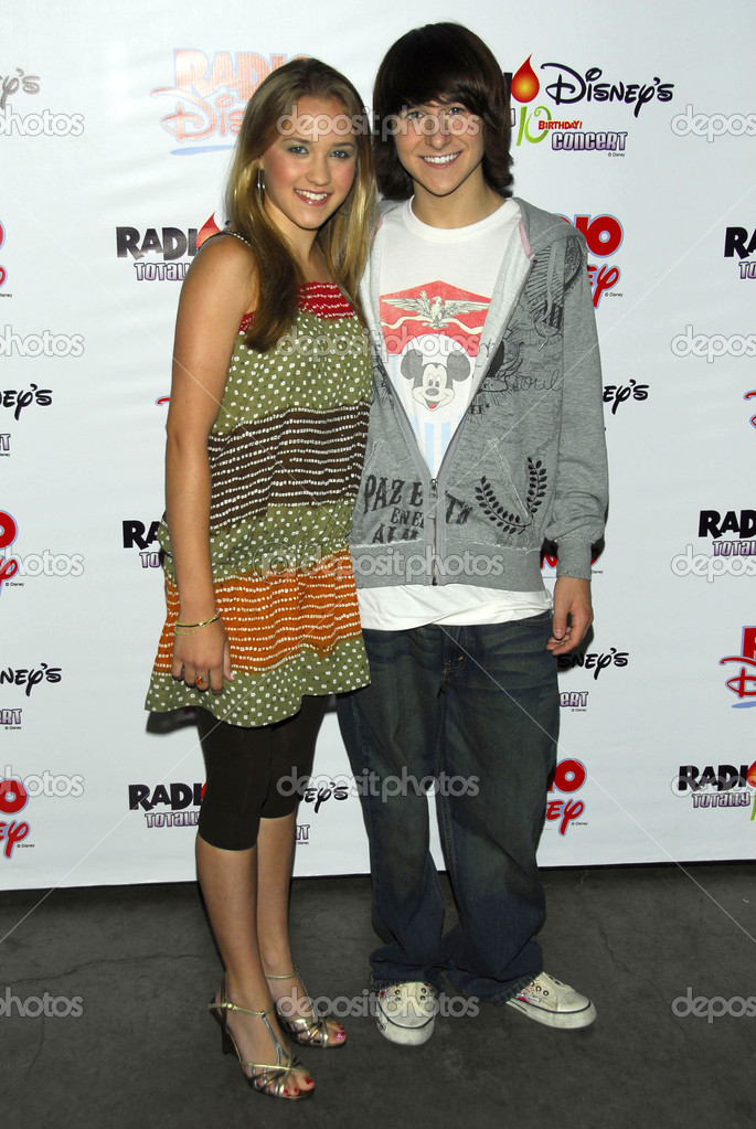 Эмили Осмент и Митчел Муссо на концерте Radio Disney Totally 10 Birthday Co...