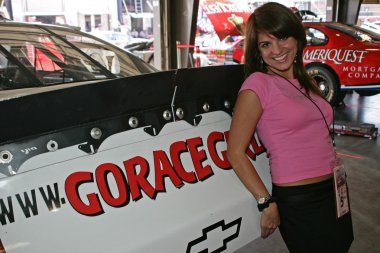 bridgetta tomarchio nascar busch serisi yarış kızdır