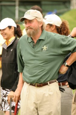 8 yıllık michael douglas ve lexus tarafından sunulan arkadaşlar