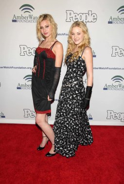 Alyson Michalka, Amanda Michalka