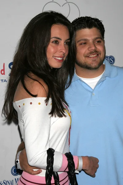 Alexis spadaro und jerry ferrara entwerfen eine kur, die von fred segal und dem medizinischen zentrum cedars-sinai frauen krebsforschungsinstitut veranstaltet wird. Privatlage, Brentwood, ca. 10-05-06 — Stockfoto