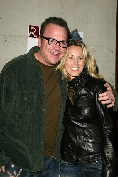 Tom Arnold y su esposa Shelby — Foto de Stock