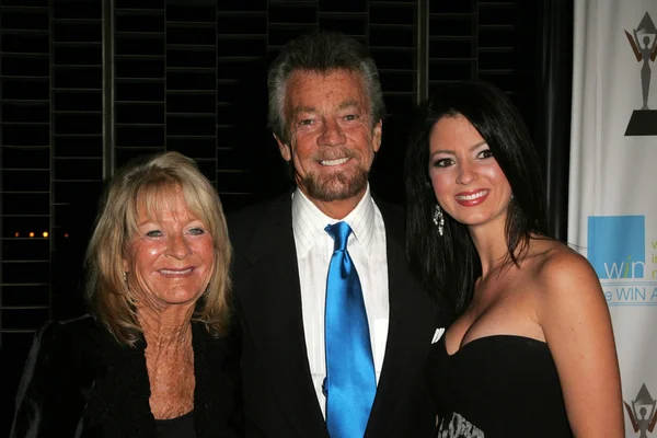 Stephen J. Cannell with wife and daughter — Stock Photo, Image