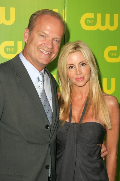 Kelsey grammer en camille grammer op de cw lanceringspartij. WB belangrijkste veel, burbank, ca. 09-18-06 — Stockfoto