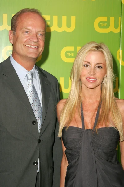 Kelsey grammer och camille grammatik på cw lanseringsfest. WB största parti, burbank, ca. 09-18-06 — Stockfoto