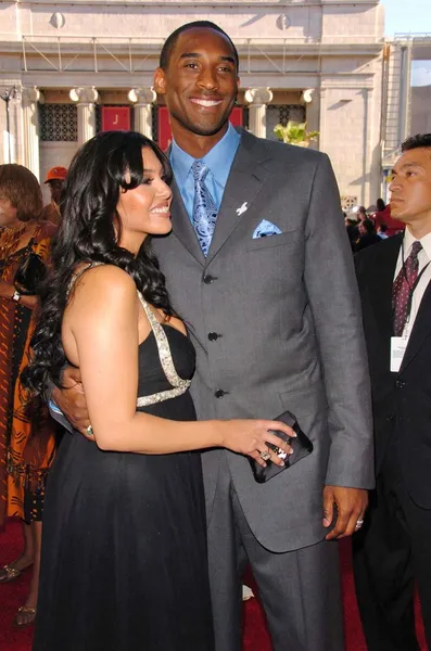 Kobe Bryant and wife Vanessa — Stock Photo, Image