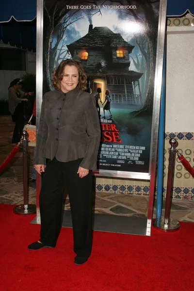 Kathleen turner på premiären av monster house. Mann village theater, westwood, ca. 07 / 17 / 06 — Stockfoto