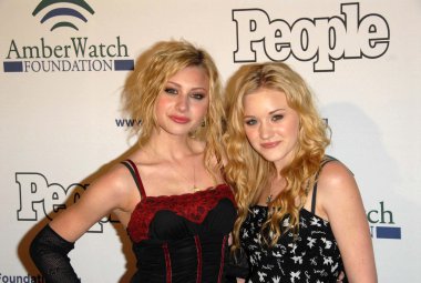 Alyson Michalka, Amanda Michalka