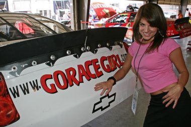 bridgetta tomarchio nascar busch serisi yarış kızdır