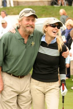 8 yıllık michael douglas ve lexus tarafından sunulan arkadaşlar