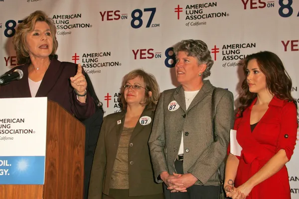 Senatör barbara boxer ve alyssa milano