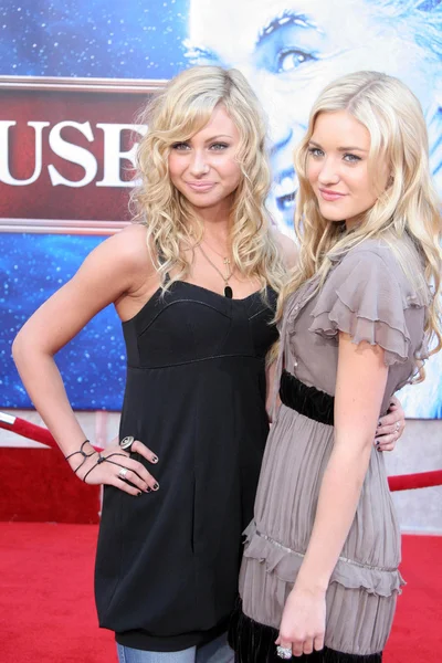 Alyson Michalka, Amanda Michalka
