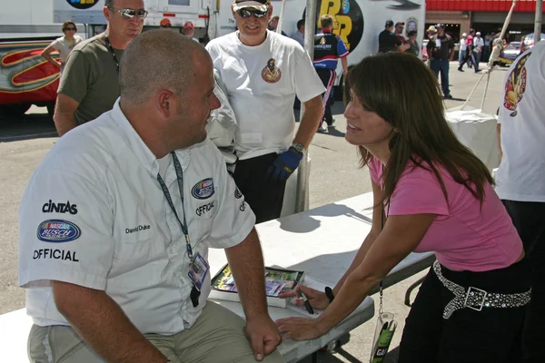 Bridgetta Tomarchio Is The Race Girl on the NASCAR Busch Series — Stock Photo, Image