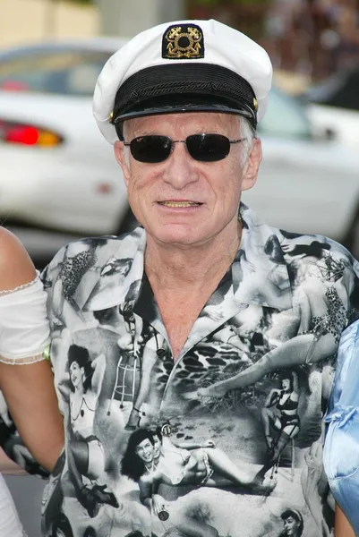 Hugh Hefner and The Girls Next Door In-Store Signing — Stock Photo, Image