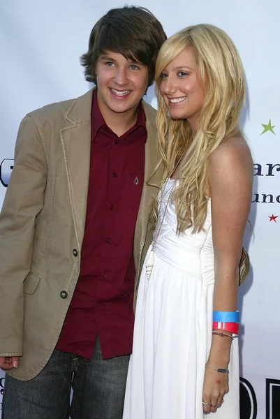 Devon werkheiser en ashley tisdale — Stockfoto