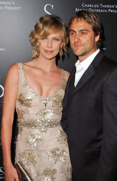 Charlize Theron e Stuart Townsend — Fotografia de Stock