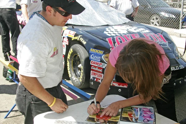 Bridgetta Tomarchio es la chica de carrera de la serie Busch de NASCAR —  Fotos de Stock