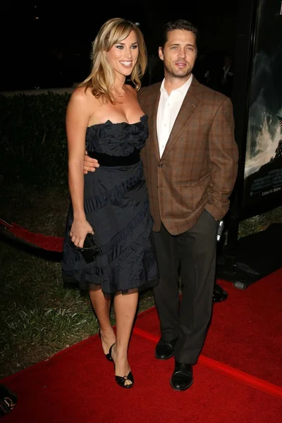 Jason Priestly and Naomi Lowde-Priestley — Stock Photo, Image