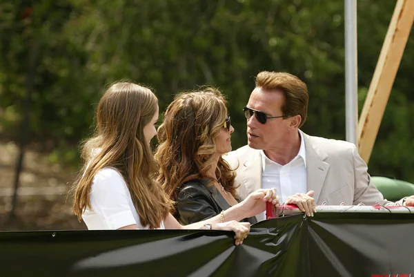 Maria Shriver and Arnold Schwarzenegger with family — Stock Photo, Image