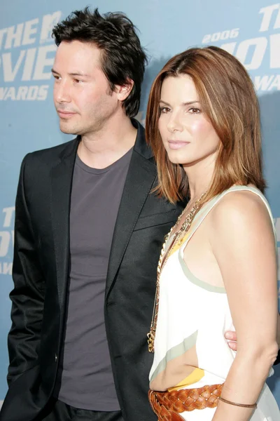Keanu Reeves e Sandra Bullock chegam ao MTV Movie Awards de 2006. Sony Pictures, Culver City, CA. 06-03-06 — Fotografia de Stock