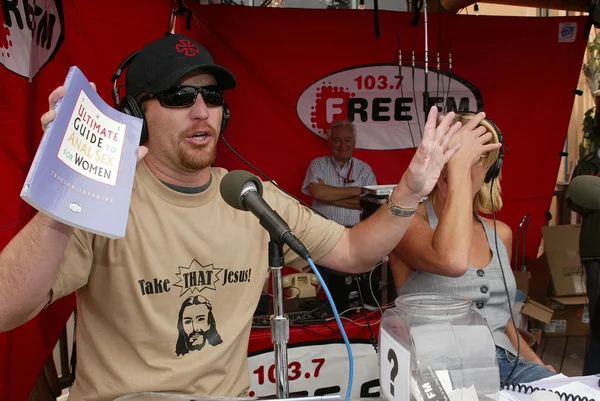 Frosty, Heidi and Frank broadcast live from San Diego — Stock Photo, Image