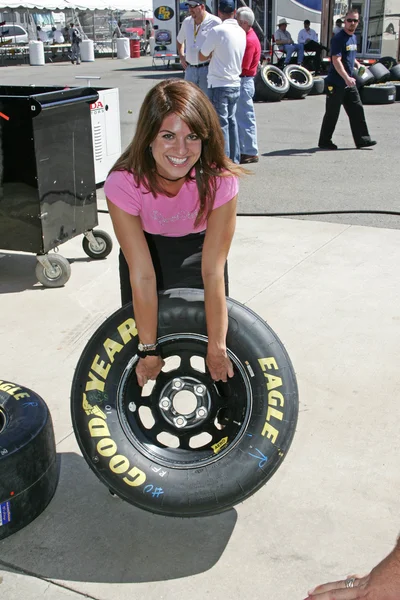 bridgetta tomarchio nascar busch serisi yarış kızdır